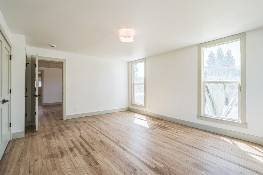 Building Photo - 937 Las Juntas St