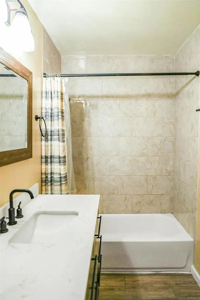 Building Photo - College Close 2 Bed 1 Bath