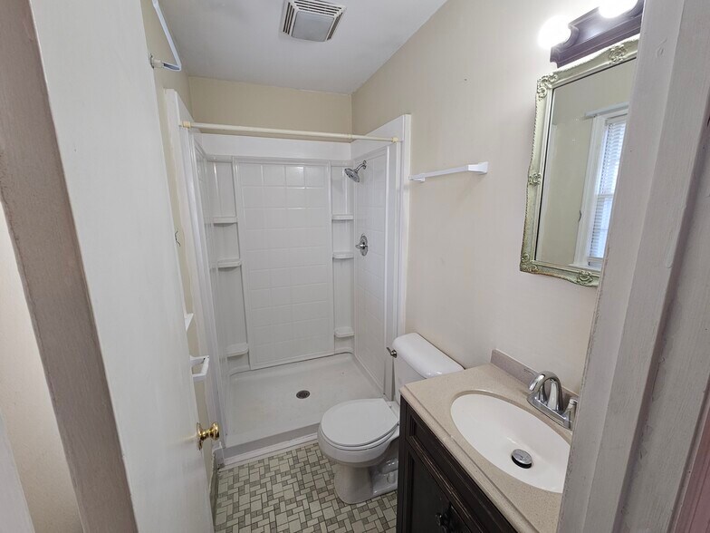 Building Photo - 4602 Norwich Rd