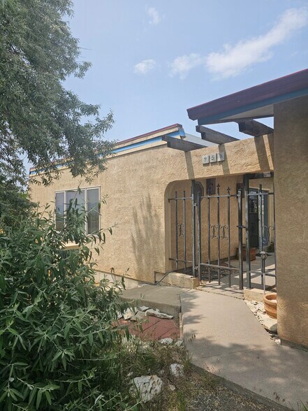 Primary Photo - 953 S Greenway Ave