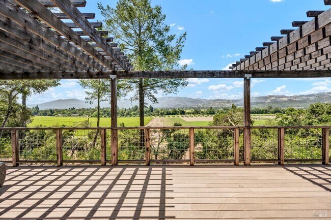 Building Photo - 522 Meadowood Ln