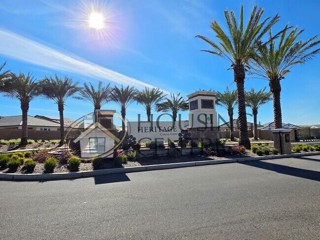 Building Photo - Executive Single Story Rental in HIGHLY DESIRABLE Heritage 55+ Community!