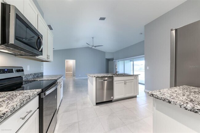 Building Photo - 25583 Deep Creek Blvd