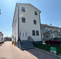 Building Photo - 922 Kenneth Ave