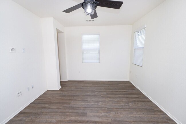 Building Photo - Amazing 3 Bedroom Condo available now! Totally loaded unit, schedule a tour today!