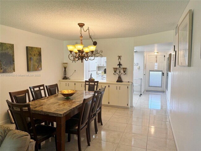 Building Photo - 9820 S Hollybrook Lake Dr