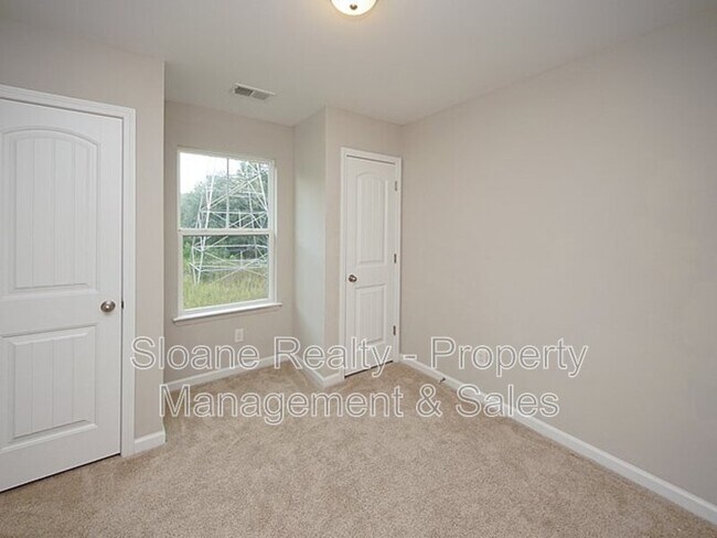 Building Photo - 557 Truman Dr