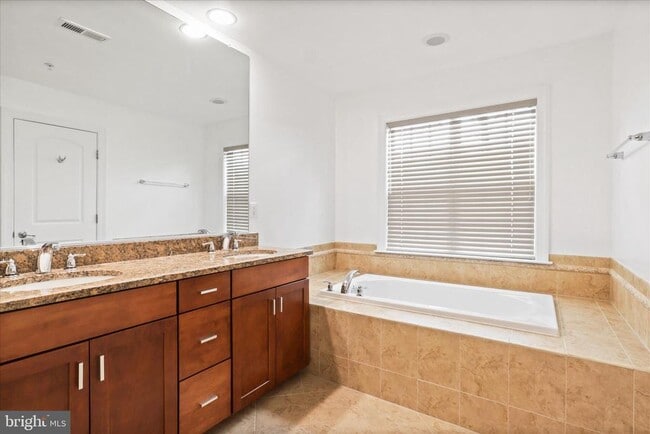 Building Photo - 8072 Criaza Branch Ct