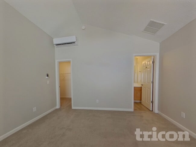 Building Photo - 1960 Lexington Ln