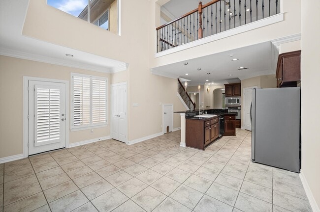 Building Photo - 2047 Palm Forest Ln