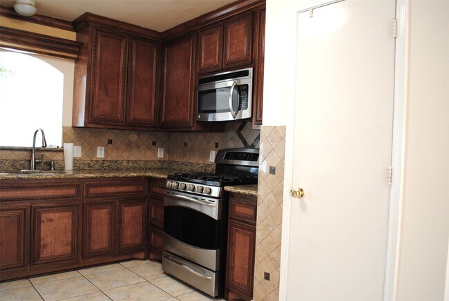 Building Photo - 3910 Starbridge Pointe Ln