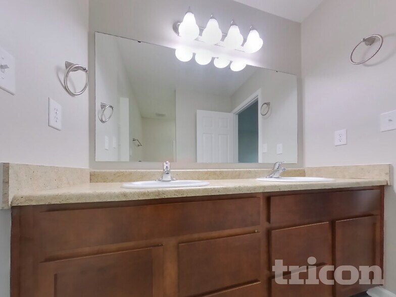 Building Photo - 597 Grassy Bend Dr