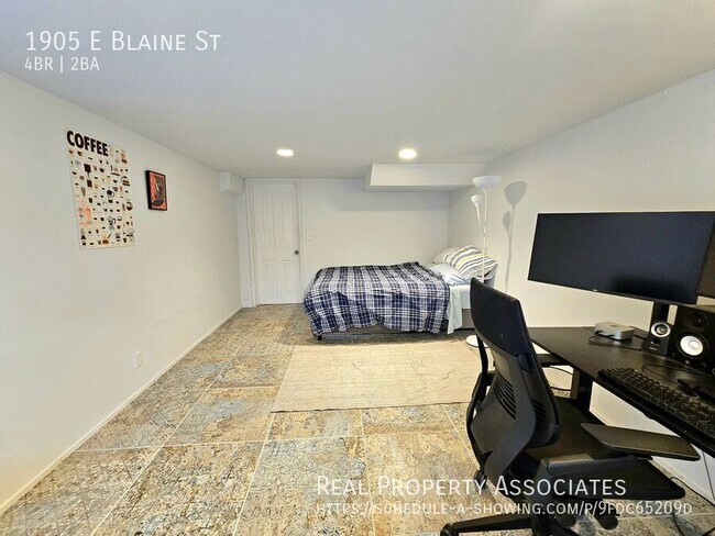 Building Photo - 1905 E Blaine St