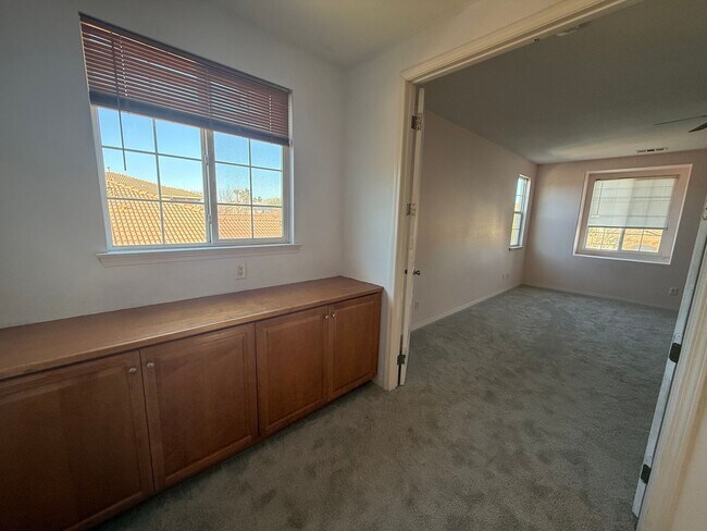 Building Photo - Resort Living at The Lakes Community in Menifee!—5 Bedrooms 3 Baths.