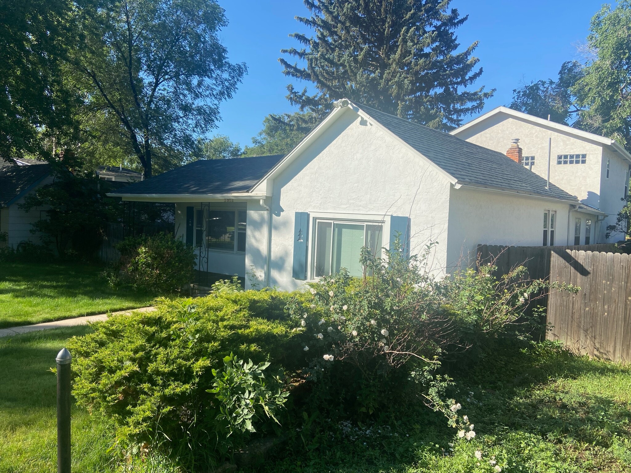 Building Photo - 2921 W Platte Ave