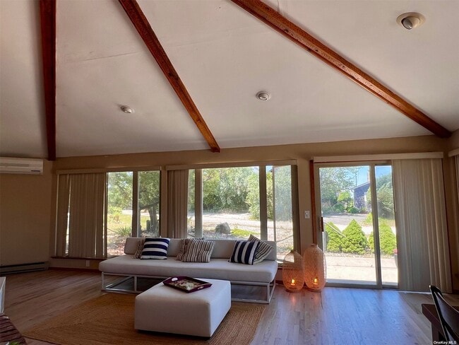 Building Photo - 155 Sound Ave