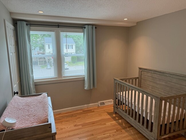 Building Photo - Modern 3 Bedroom Single Family - Available...