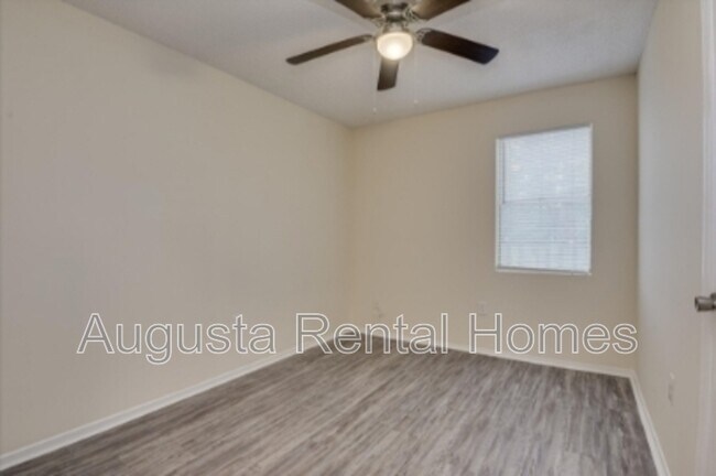 Building Photo - 2575 1/2 Tobacco Road - A