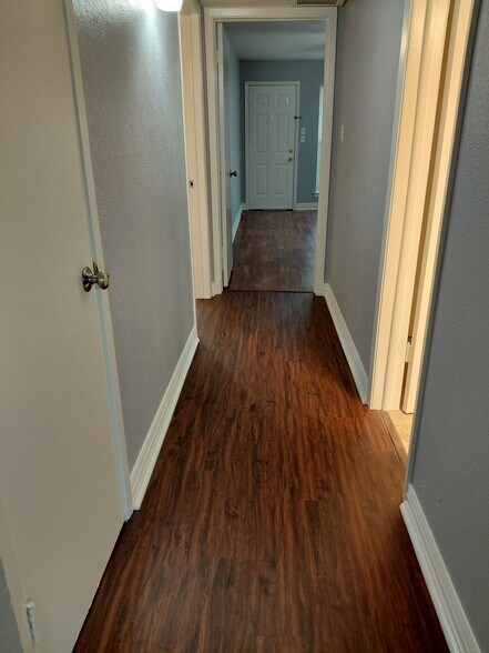 Hallway - 6000 Westridge Ln