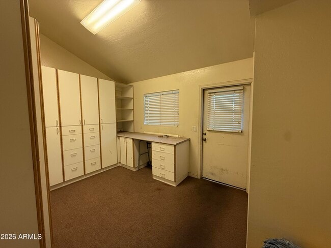 Building Photo - 1753 E Gable Ave