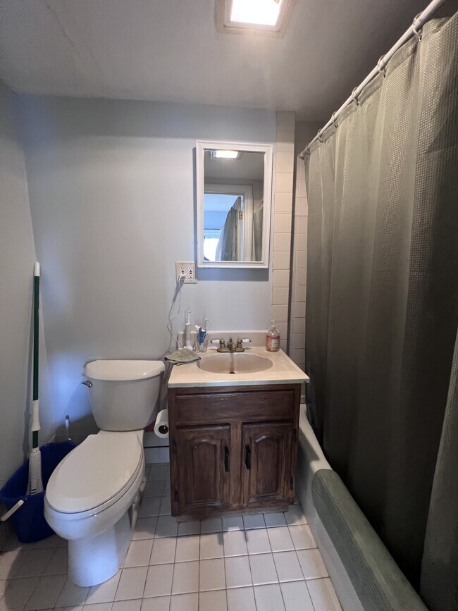 Building Photo - 656 Tremont St