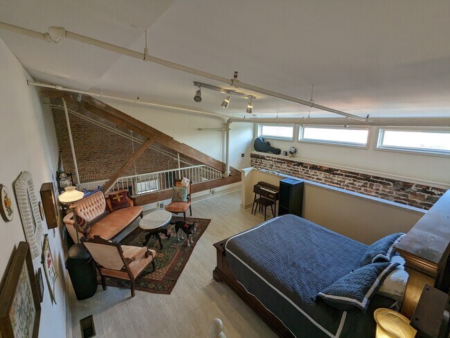 Building Photo - 246 N Court St