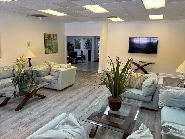 Building Photo - 13100 SW 92nd Ave