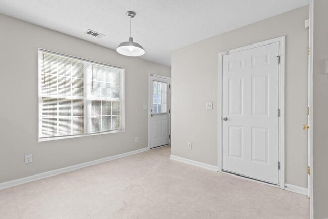 Building Photo - 2284 Oakland Spring Dr