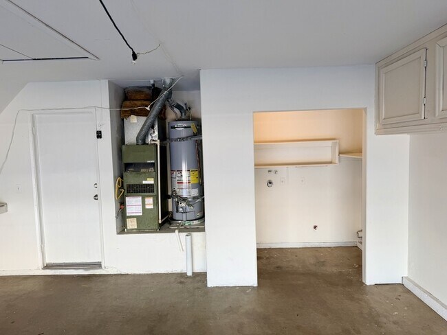 Building Photo - 2036 Orchard Dr