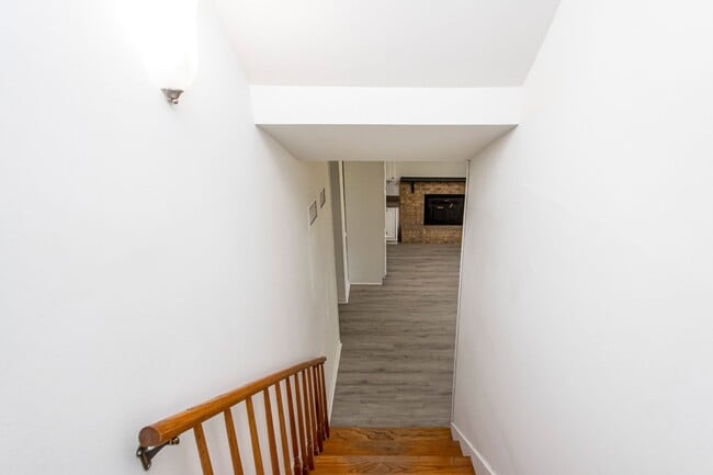 Building Photo - Welcome to a beautifully maintained 4-bedroom, 2-bathroom home located in the highly sought-after...