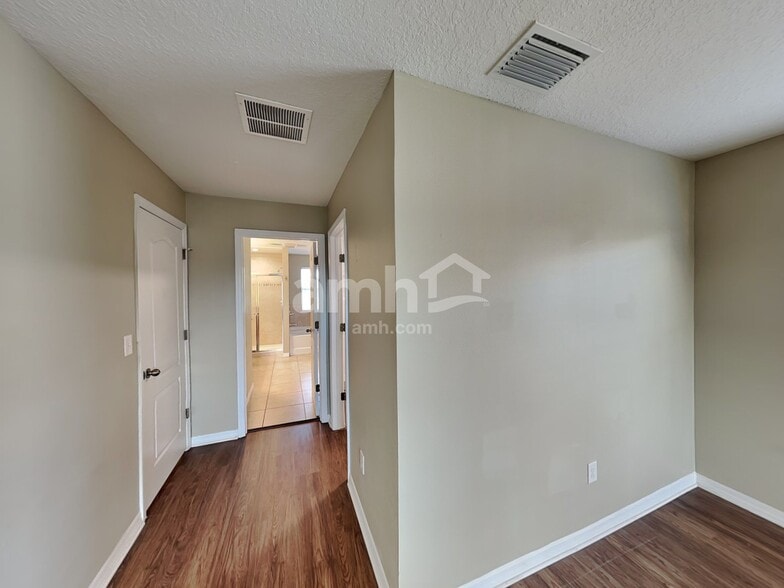 Building Photo - 5654 Aaron Ct