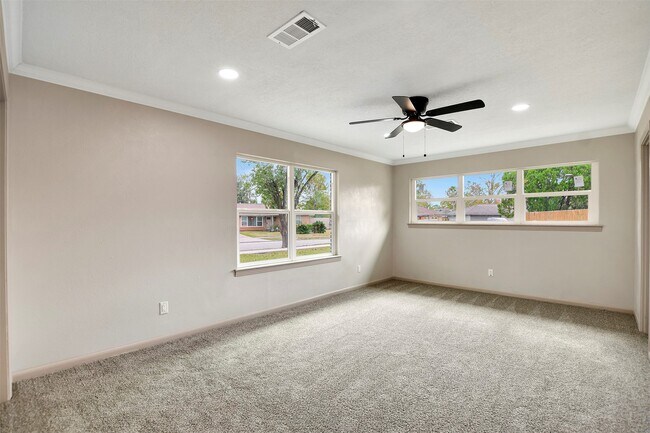 Building Photo - 1914 Monroe Dr