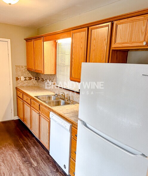 Building Photo - 3310 S Whisper Dr