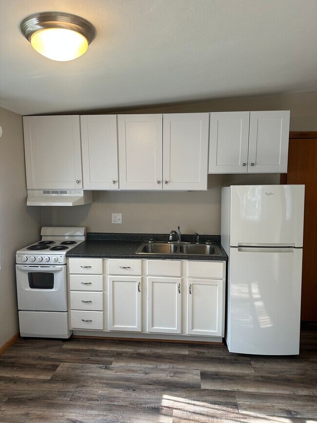 Building Photo - One Bedroom