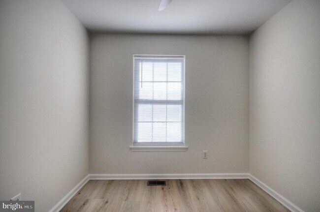 Building Photo - 18 Alexandra Ct