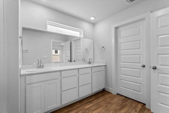 Building Photo - 7106 Silver Star Ln