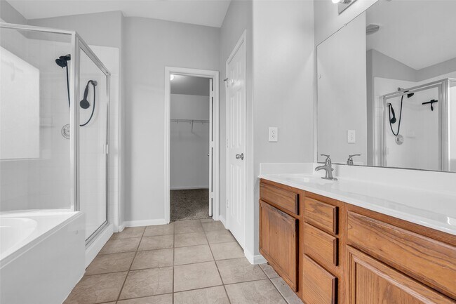 Building Photo - 23610 Hidden Maple Dr