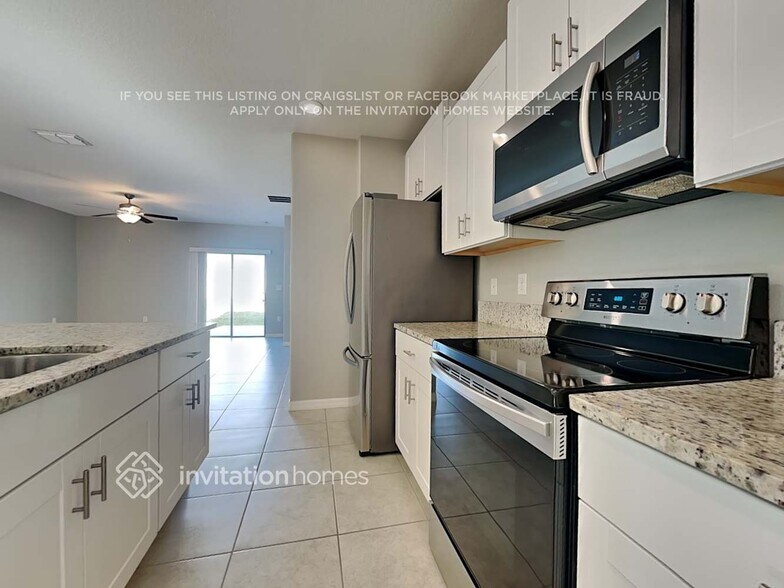 Building Photo - 11908 Miracle Mile Dr