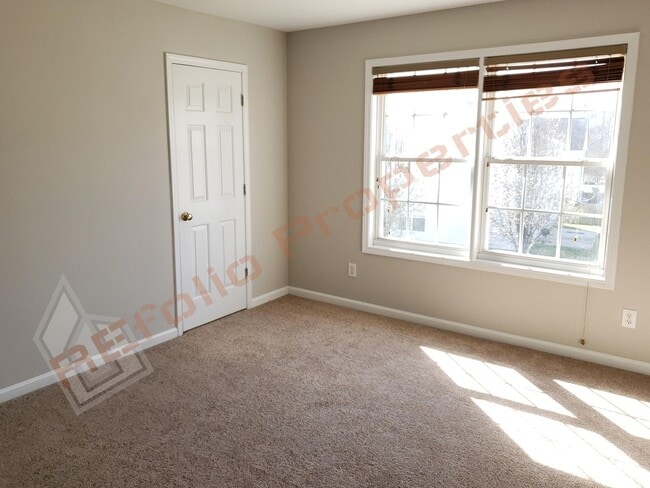 Building Photo - Lovely 4 Bedroom, 2.5 Bath Single-Family H...