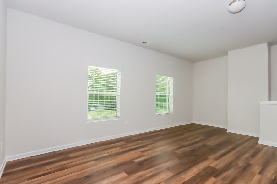 Building Photo - 196 Sharon School Rd