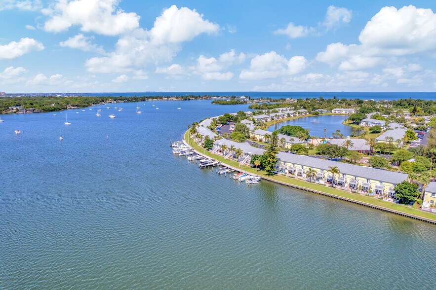 Building Photo - 3743 Pompano Dr SE