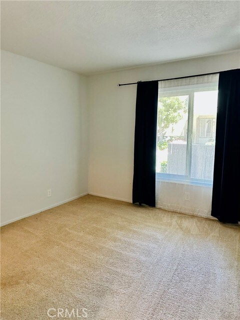 Building Photo - 35 Smokestone