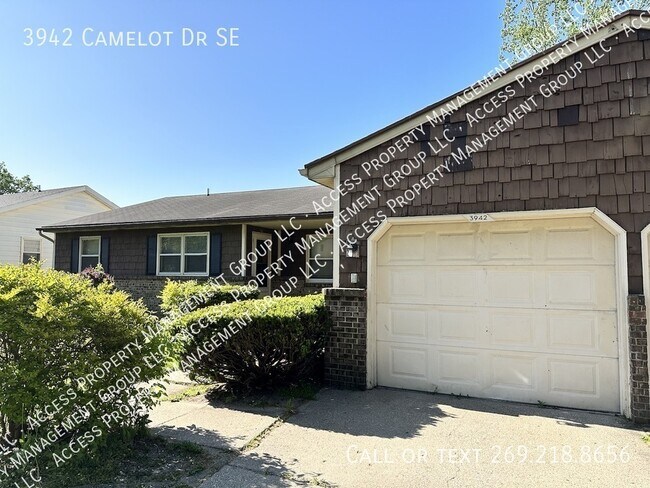 Building Photo - 3942 Camelot Dr SE