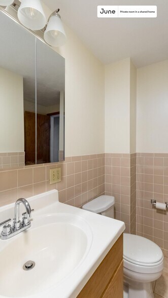 Building Photo - Room in Shared 5 bed/1 bath home