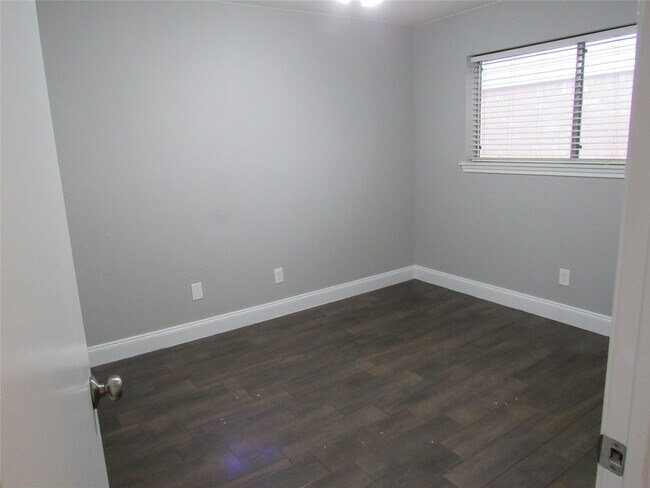 Building Photo - 22710 Leedstown Ln