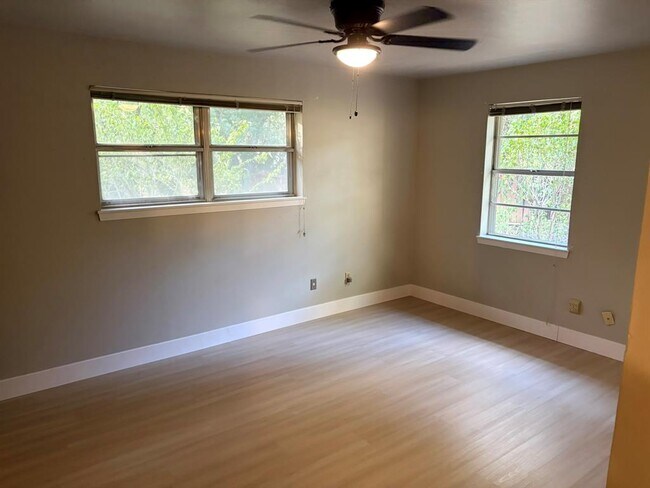 Building Photo - 11401 Indianhead Dr