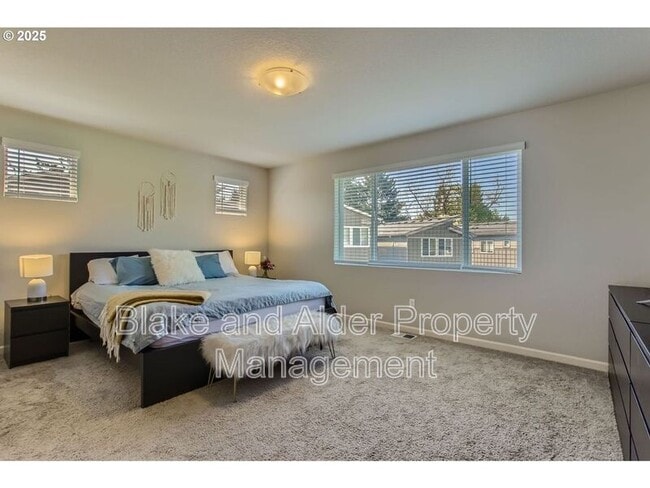 Building Photo - 12357 SE Goali Ct