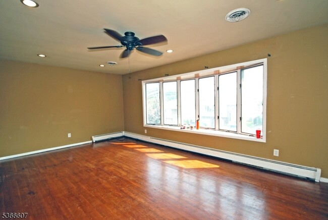 Building Photo - 561 Anderson Ave