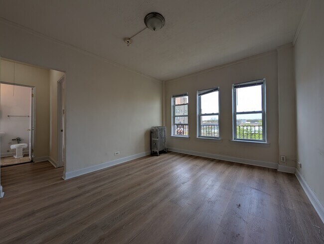 Building Photo - 5412 N Kenmore Ave