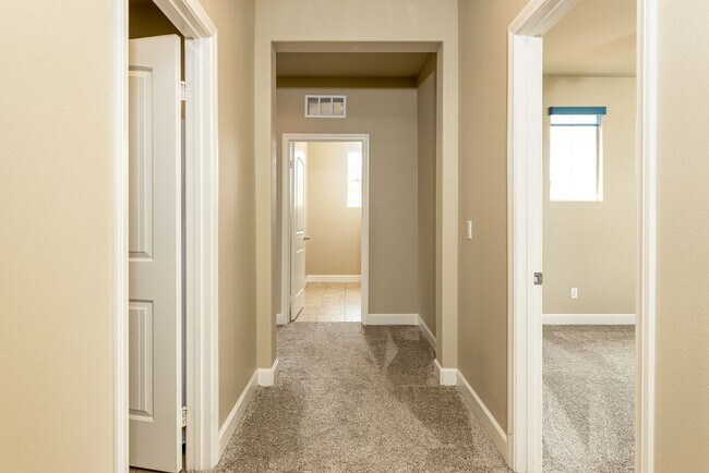 Building Photo - 5bd/3ba, 3969 sq ft Home in Gated Community in Vista!